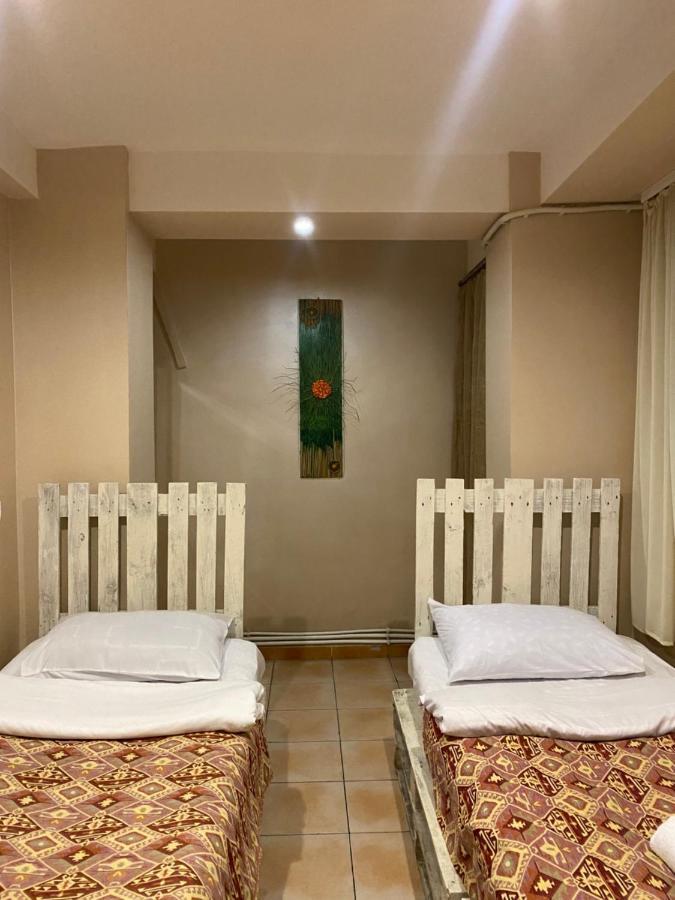 Mini Hostel N.Tigranyan 5 Jereván Kültér fotó